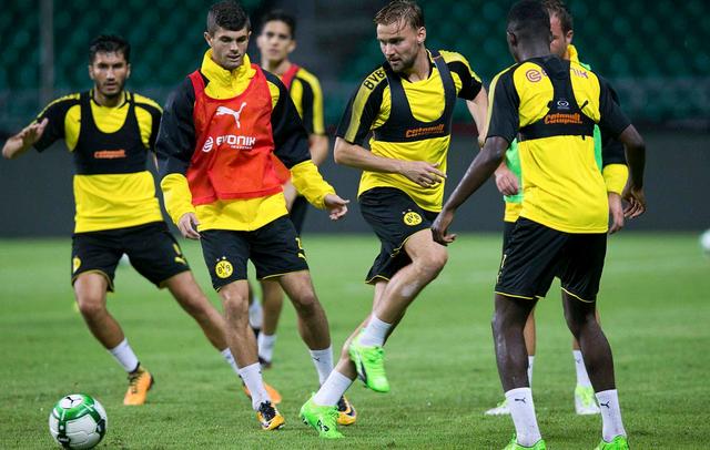 多特蒙德前锋伤愈复出,球队士气大增 多特蒙德前锋伤愈复出,球队士气大增