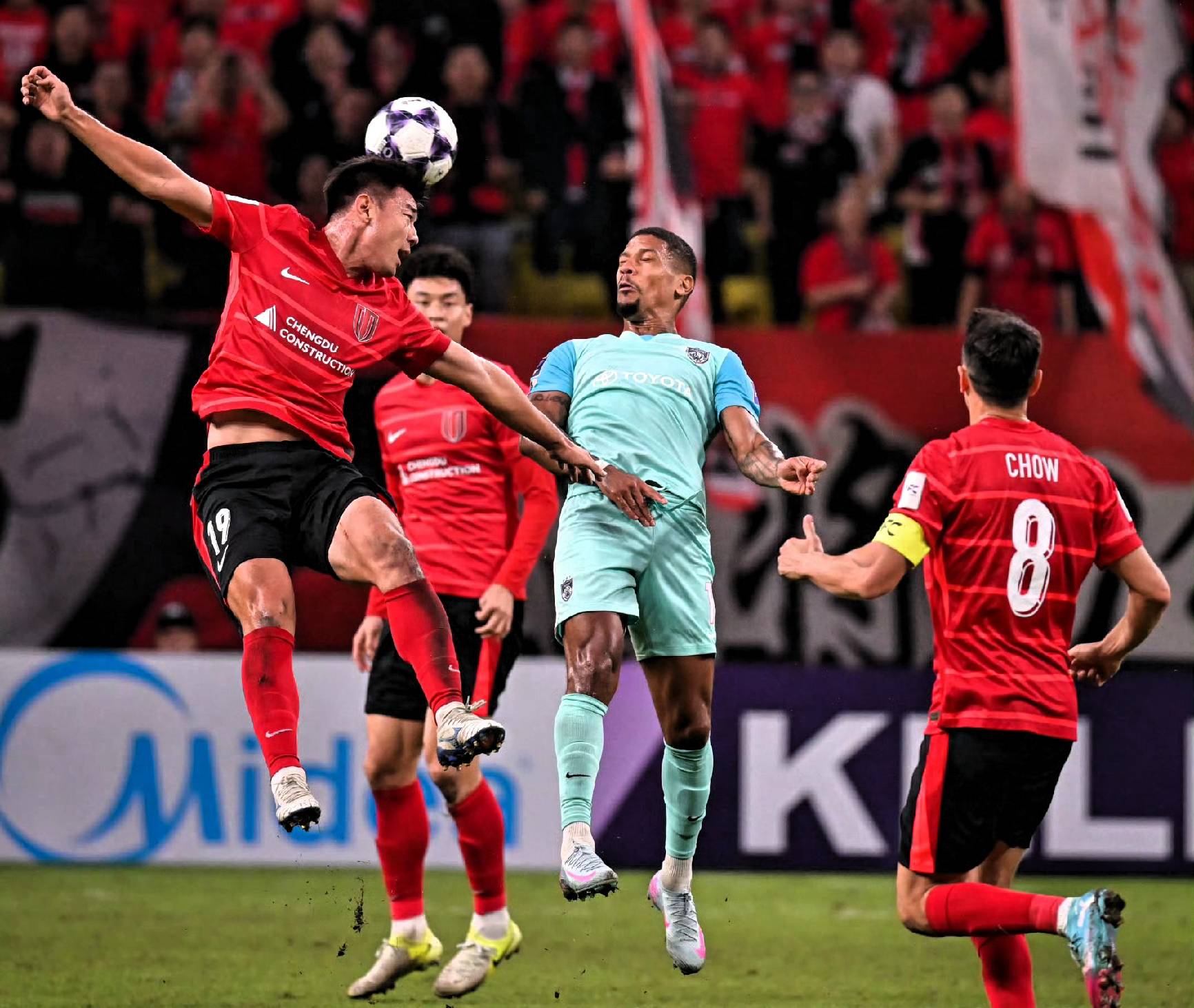 联赛竞争白热化,各队不甘示弱 联赛竞争白热化,各队不甘示弱