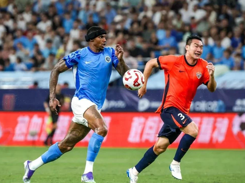 青岛海牛坚持拼搏,冲击胜利保级赛事 青岛海牛坚持拼搏,冲击胜利保级赛事