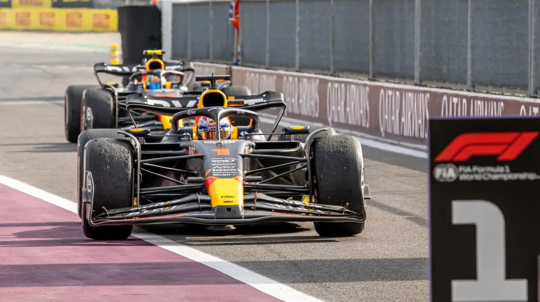 阿斯顿马丁险胜红牛车队，诺里斯扛起全队