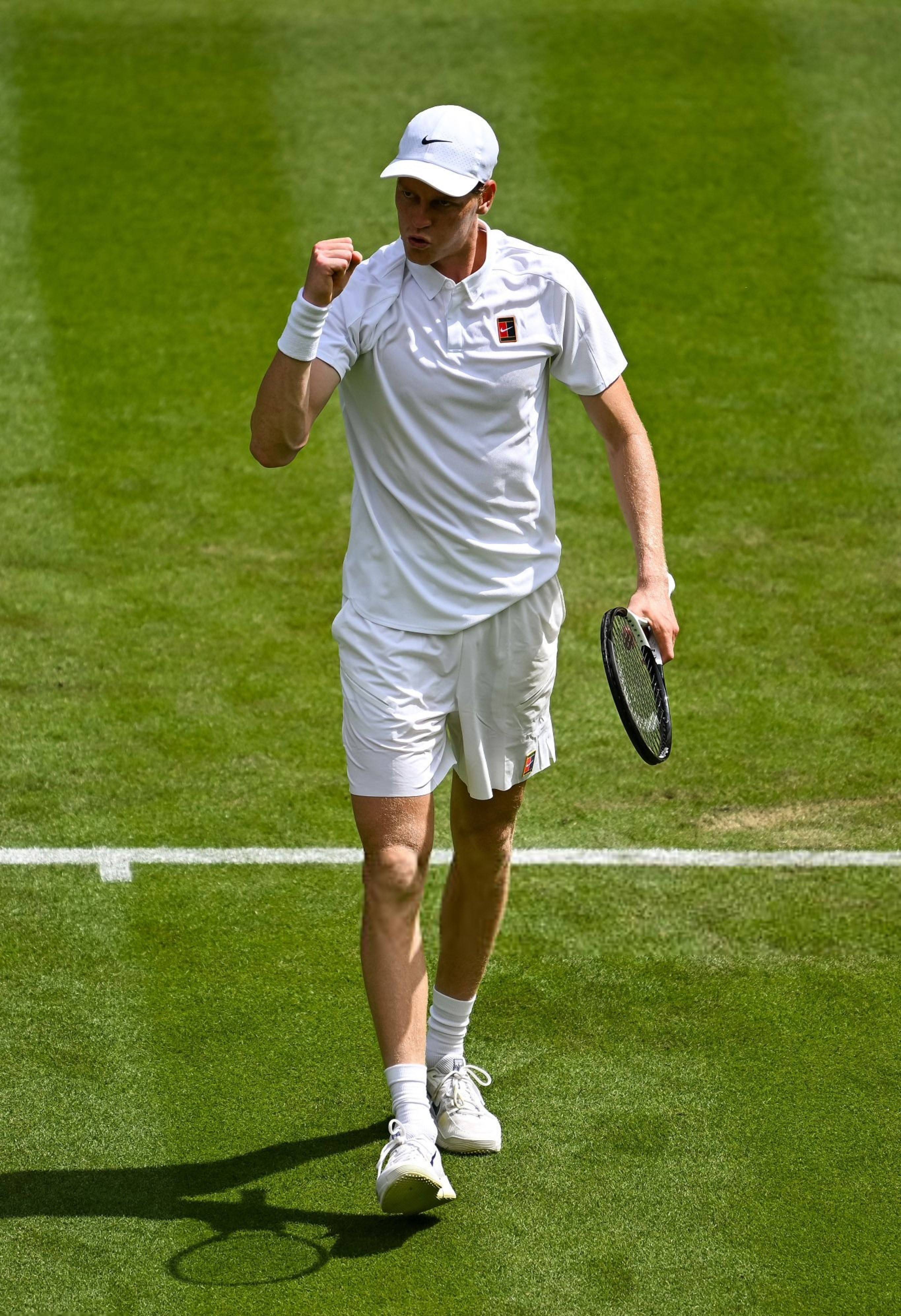 温网翻盘法网，西西帕斯统治全场