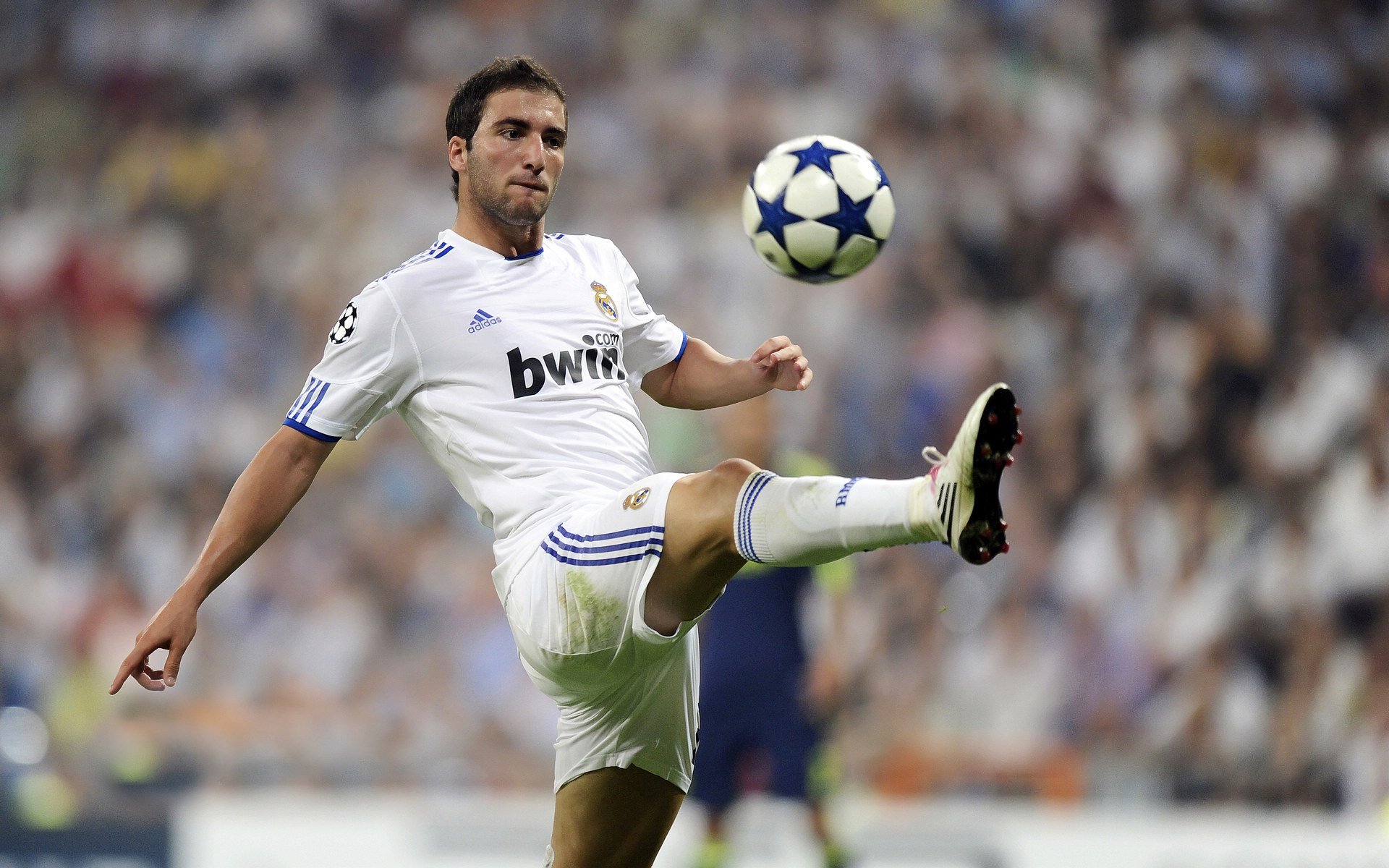 北欧风暴下的红蓝对决，凯塞多一锤定音，利物浦攻克瑞典堡垒