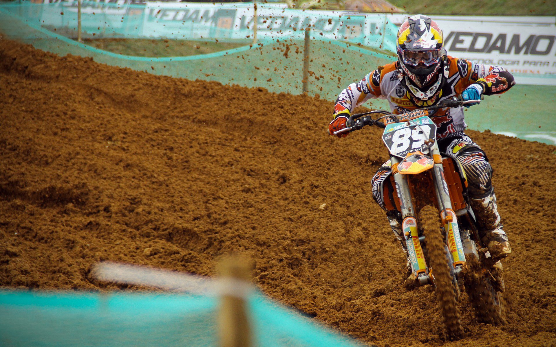 红牛二队惊天逆转威廉姆斯，维斯塔潘王者姿态统治全场